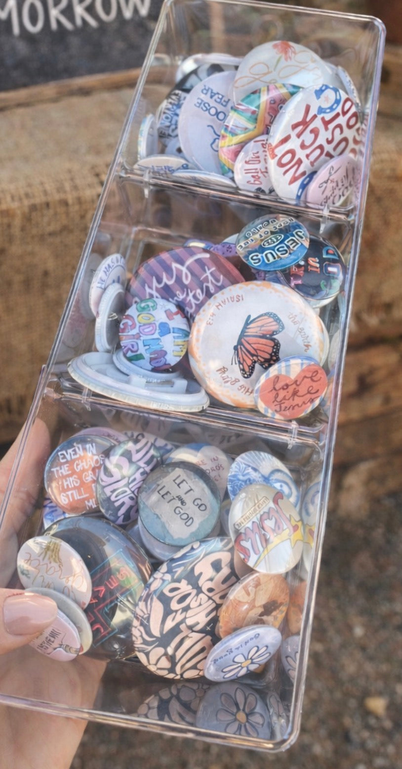 Surprise 5 pack of buttons